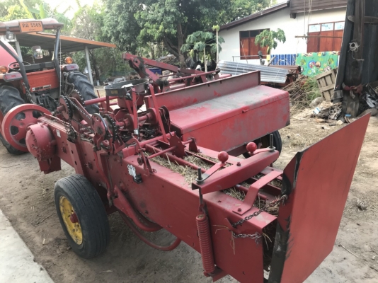 เครื่องอัดฟาง แมกซี่ mf124 ป้ายขาว