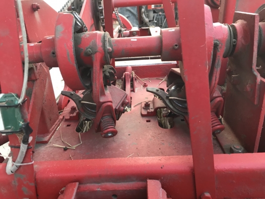 เครื่องอัดฟาง แมกซี่ mf124 ป้ายขาว