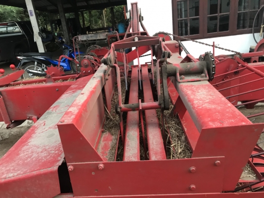 เครื่องอัดฟาง แมกซี่ mf124 ป้ายขาว