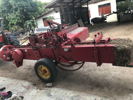 เครื่องอัดฟาง แมกซี่ mf124 ป้ายขาว