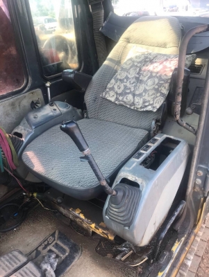 ขาย 465,000 KOMATSU pc 200-6 เล่มทะเบียน ไฟฟ้าตัด เครื่องดี ปั้มทำใหม่ เอวดี ช่วงล่างเต็ม รถพร้อมใช้ รถอยู่ สระบุรี 090-772-3710 090-772-3708