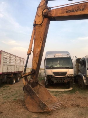 ขาย 465,000 KOMATSU pc 200-6 เล่มทะเบียน ไฟฟ้าตัด เครื่องดี ปั้มทำใหม่ เอวดี ช่วงล่างเต็ม รถพร้อมใช้ รถอยู่ สระบุรี 090-772-3710 090-772-3708