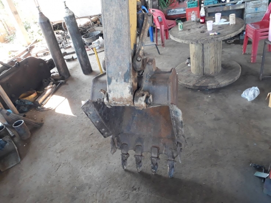 ขายด่วนรถแบคโฮKOMATSU=PC=60=5 ปี55 จัดไฟแน้นได้