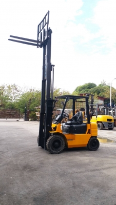 ขายรถโฟร์คลิฟท์ดีเซล 2.5ตัน เสา4 เมตร