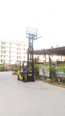 ขายรถยกโฟร์คลิฟท์ดีเซล 3 ตัน เสาสูง4.50 เมตร ( เข้าตู้)