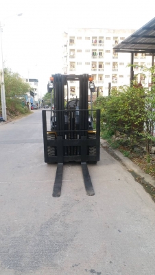 ขายรถยกโฟร์คลิฟท์ดีเซล 3 ตัน เสาสูง4.50 เมตร ( เข้าตู้)