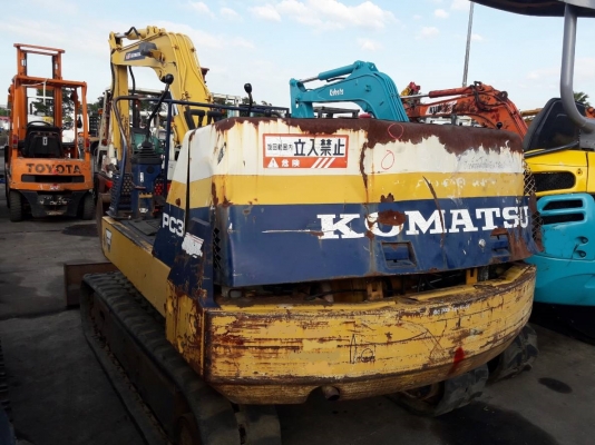ขายรถขุดKomatsu PC30-6 เครื่องยนต์3D84 เครื่องโคมัสสุ 3 สูบ คอนโทรลลูกหมาก ปั้มเฟือง ใบมีด แทรคยาง รถเดิมๆเก่านอก (มีเอกสาร)