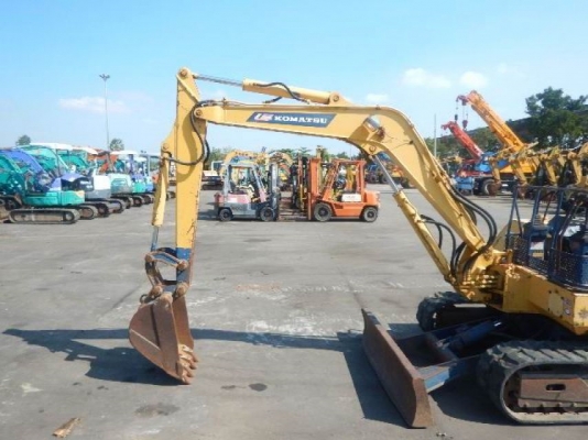 ขายรถขุดKomatsu PC30-6 เครื่องยนต์3D84 เครื่องโคมัสสุ 3 สูบ คอนโทรลลูกหมาก ปั้มเฟือง ใบมีด แทรคยาง รถเดิมๆเก่านอก (มีเอกสาร)