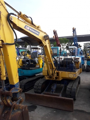 ขายรถขุดKomatsu PC30-6 เครื่องยนต์3D84 เครื่องโคมัสสุ 3 สูบ คอนโทรลลูกหมาก ปั้มเฟือง ใบมีด แทรคยาง รถเดิมๆเก่านอก (มีเอกสาร)