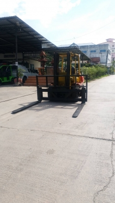 ขายรถยกโฟร์คลิฟท์ TOYOTA3.5 ตัน ดีเซล (ยกตู้คอนเทนเนอร์)