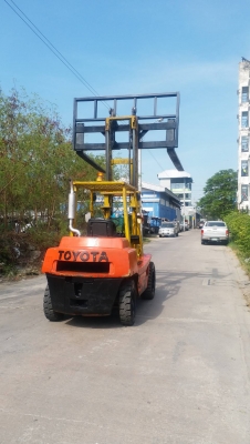 ขายรถยกโฟร์คลิฟท์ TOYOTA3.5 ตัน ดีเซล (ยกตู้คอนเทนเนอร์)