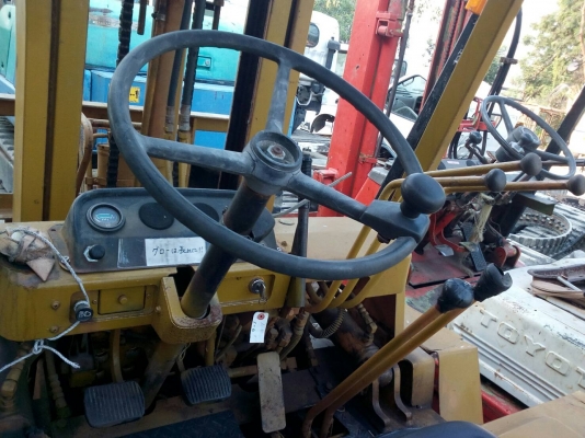 ขายรถยกโฟล์คลิฟท์ Komatsu รุ่นFD28-7 เครื่องยนต์ดีเซล 4 สูบ -C240 ยางหลังคู่ ขนาด 2.5 ตัน งาคว่ำ-หงาย