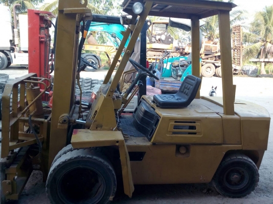 ขายรถยกโฟล์คลิฟท์ Komatsu รุ่นFD28-7 เครื่องยนต์ดีเซล 4 สูบ -C240 ยางหลังคู่ ขนาด 2.5 ตัน งาคว่ำ-หงาย