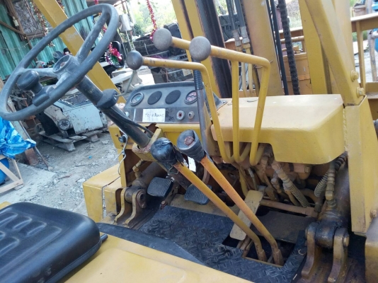 ขายรถยกโฟล์คลิฟท์ Komatsu รุ่นFD28-7 เครื่องยนต์ดีเซล 4 สูบ -C240 ยางหลังคู่ ขนาด 2.5 ตัน งาคว่ำ-หงาย
