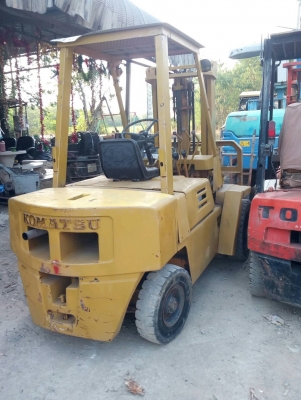 ขายรถยกโฟล์คลิฟท์ Komatsu รุ่นFD28-7 เครื่องยนต์ดีเซล 4 สูบ -C240 ยางหลังคู่ ขนาด 2.5 ตัน งาคว่ำ-หงาย