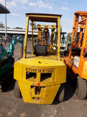 ขายรถยกโฟล์คลิฟท์ Komatsu รุ่นFD28-7 เครื่องยนต์ดีเซล 4 สูบ -C240 ยางหลังคู่ ขนาด 2.5 ตัน งาคว่ำ-หงาย