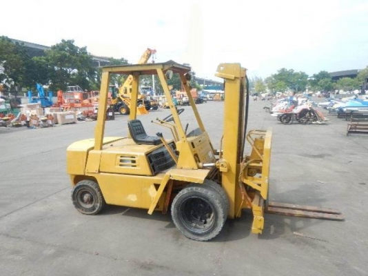 ขายรถยกโฟล์คลิฟท์ Komatsu รุ่นFD28-7 เครื่องยนต์ดีเซล 4 สูบ -C240 ยางหลังคู่ ขนาด 2.5 ตัน งาคว่ำ-หงาย