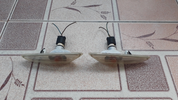 ไฟเลี้ยวแก้ม สีขาว BMW 3 SERIES E46 1998-2005 แท้