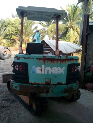 ขายรถขุด Hanix รุ่น H27 ขนาดเทียบเท่า PC20 เครื่องยนต์มิตซูบิชิ-K4E 4 สูบ คอนโทรลน้ำมัน ปั้มเฟือง มีหลังคา สวิงบูม แทรคยาง ใบมีด รถเก่านอก (มีเอกสาร)