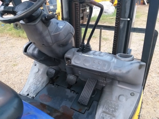 ขายรถยก KOMATSU FG20-15 เครื่องเบนซิน เกียร์ออโต้ ยกได้2ตัน เสา3เมตร ยางตันหน้า-หลัง ติดต่อ 098-7962549