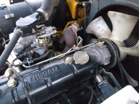 ขายรถยก KOMATSU FG20-15 เครื่องเบนซิน เกียร์ออโต้ ยกได้2ตัน เสา3เมตร ยางตันหน้า-หลัง ติดต่อ 098-7962549