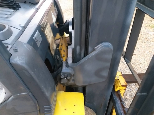 ขายรถยก KOMATSU FG20-15 เครื่องเบนซิน เกียร์ออโต้ ยกได้2ตัน เสา3เมตร ยางตันหน้า-หลัง ติดต่อ 098-7962549