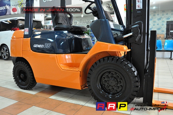 ขายรถโฟล์คลิฟท์มือสอง TOYOTA รุ่น 7FD25-25345 นำเข้าจากประเทศญี่ปุ่น 100\% ไม่เคยใช้งานในไทย