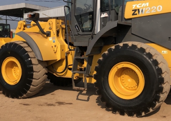 ขายรถตักล้อยาง HITACHI ZW220 (เทียบเท่า WA380-6) นำเข้าเองจากญี่ปุ่น สภาพสวยพร้อมใช้ มีVDOการทำงานครับ
