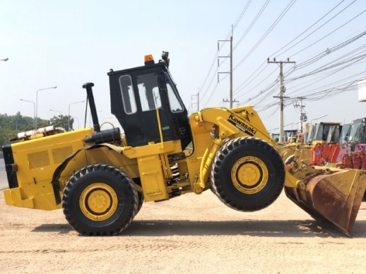 ขายรถตักล้อยาง KAWASAKI KLD80Z (เทียบเท่า WA350) นำเข้าเองจากญี่ปุ่น สภาพสวยพร้อมใช้ มีVDOการทำงานครับ ขายรถตักล้อยาง KAWASAKI KLD80Z (เทียบเท่า WA350) นำเข้าเองจากญี่ปุ่น สภาพสวยพร้อมใช้ มีVDOการทำงานครับ