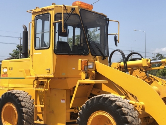 ขายรถตักล้อยาง KOMATSU WA200-1 นำเข้าเองจากญี่ปุ่น สภาพสวยพร้อมใช้ มีVDOการทำงานครับ