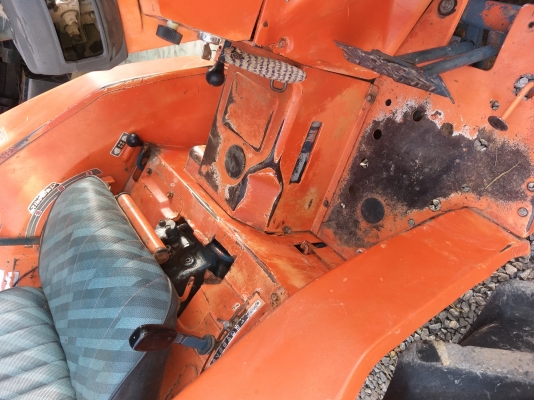 ขายL 1  24 แรง 4&times;4 พร้อมตัก ยกใด้สูง  3 เมตรกว่า