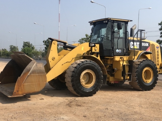 ขายรถตักล้อยาง CAT 950K ปี 2013 นำเข้าเองจากญี่ปุ่น สภาพสวยพร้อมใช้ มีVDOการทำงานครับ