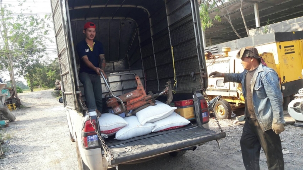 แจ้งลูกค้าระยองครับ tractor-backhoe จัดส่ง โครงเครื่องตบดิน แบบตบกระโดด ไปกับรถขนส่งให้แล้วนะครับ ขอบคุณมากครับ