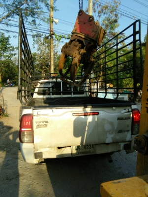 ส่งหัวคีบไม้ ขาโค้ง แบบหมุนได้ ใส่รถขุด แบคโฮ PC45/50/60 ไปสุราษฏร์ธานีครับ ขอบคุณมากครับ