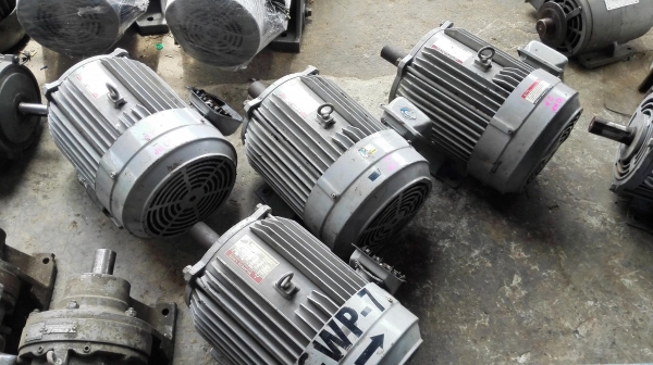 มอเตอร์ไฟฟ้ากำลังรอบเร็ว Mitsubishi 2 POLE 2900 RPM 380V สภาพสวยลวดเดิมวิ่งนิ่มพร้อมใช้ มอเตอร์ไฟฟ้ากำลังรอบเร็ว Mitsubishi 2 POLE 2900 RPM 380V สภาพสวยลวดเดิมวิ่งนิ่มพร้อมใช้