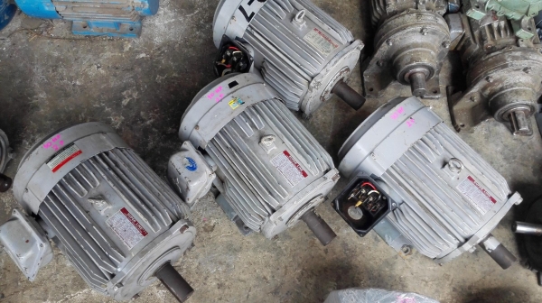 มอเตอร์ไฟฟ้ากำลังรอบเร็ว Mitsubishi 2 POLE 2900 RPM 380V สภาพสวยลวดเดิมวิ่งนิ่มพร้อมใช้ มอเตอร์ไฟฟ้ากำลังรอบเร็ว Mitsubishi 2 POLE 2900 RPM 380V สภาพสวยลวดเดิมวิ่งนิ่มพร้อมใช้
