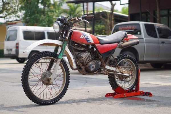 ร้าน วุฒิ นนบุรี ขาย Yamaha DT125 4L8