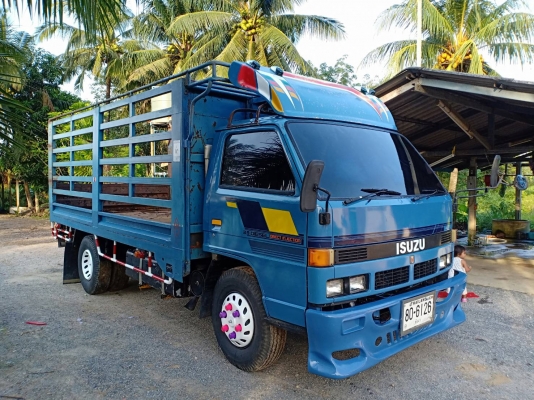6ล้อคอก ISUZU NPR 115แรงม้า แท้ห้าง เครื่องดี คัทซีสวย พร้อมใช้งาน ราคาคุยได้ 0872976734