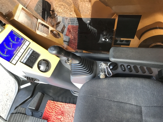 ขาย KOMATSU PC200-8MO  4000 ชั่วโมง PM7000 สภาพสวยเดิมๆ โทร 081-4283210