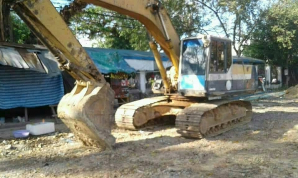 ขายรถแบคโฮ KOMATSU PC200-5 เอกสารเล่ม ระบบไฟเต็ม ราคา 420000