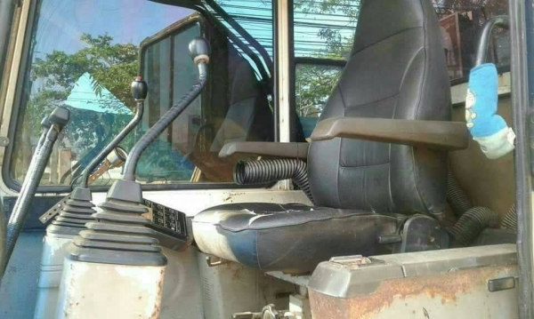ขายรถแบคโฮ KOMATSU PC200-5 เอกสารเล่ม ระบบไฟเต็ม ราคา 420000