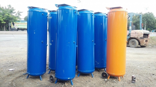 ถังพักลมเปล่าทรงตั้งของใหม่ ขนาด 100 ลิตร ใช้กับปั้มลมขนาดเล็ก 1/2 - 3 HP ของใหม่ 100\% ถังพักลมเปล่าทรงตั้งของใหม่ ขนาด 100 ลิตร ใช้กับปั้มลมขนาดเล็ก 1/2 - 3 HP ของใหม่ 100\%