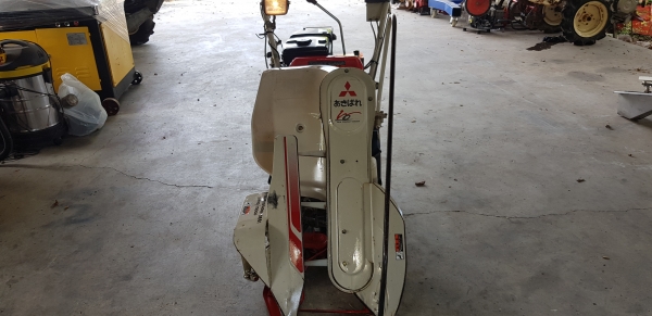 รถเกี่ยวข้าวมัดทิ้ง สอบถามได้ครับ id 0819170852 รถเกี่ยวข้าวมัดทิ้ง สอบถามได้ครับ id 0819170852