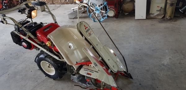 รถเกี่ยวข้าวมัดทิ้ง สอบถามได้ครับ id 0819170852 รถเกี่ยวข้าวมัดทิ้ง สอบถามได้ครับ id 0819170852