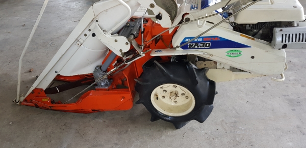 รถเกี่ยวข้าวมัดทิ้ง สอบถามได้ครับ id 0819170852 รถเกี่ยวข้าวมัดทิ้ง สอบถามได้ครับ id 0819170852