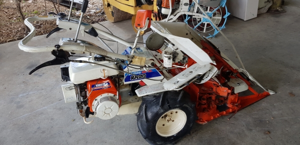 รถเกี่ยวข้าวมัดทิ้ง  สอบถามได้ครับ id 0819170852