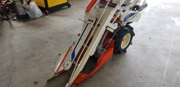 รถเกี่ยวข้าวมัดทิ้ง สอบถามได้ครับ id 0819170852 รถเกี่ยวข้าวมัดทิ้ง สอบถามได้ครับ id 0819170852