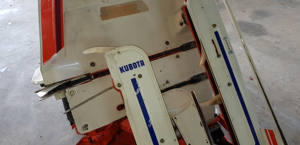 รถเกี่ยวข้าวมัดทิ้ง 2 แถว  สอบถามได้ครับ id 0819170852