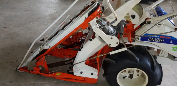 รถเกี่ยวข้าวมัดทิ้ง 2 แถว  สอบถามได้ครับ id 0819170852