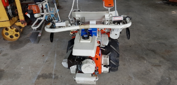 รถเกี่ยวข้าวมัดทิ้ง 2 แถว  สอบถามได้ครับ id 0819170852